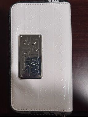 Star Wars White Patent Folio wallet Phone Case with Silver Logo Plate